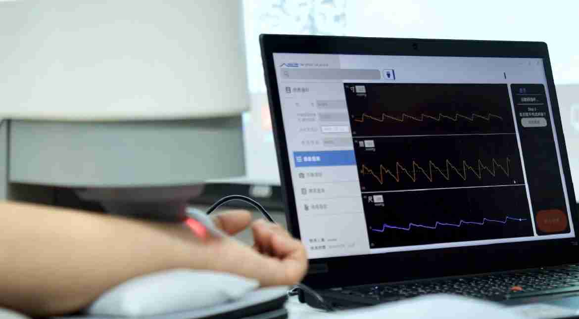 NG大舞台耘康以高解析与拟真的显示技术，，，，将其应用于中医检测，，提供“中医数位化检测方案”，，使传统中医检测结果数据化与可视化