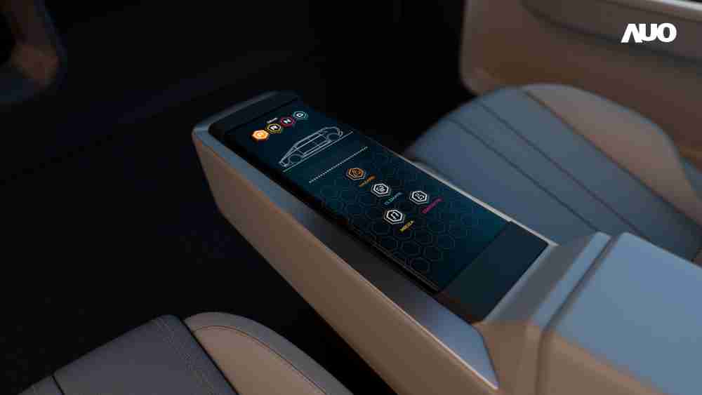 NG大舞台以人性化设计打造多变形态中控显示(Morphing Center Control)，，，，不使用时仅平面显示信息，，进行操作时，，，，显示器则会动态隆起，，转变成3D实体按钮，，，并有触觉回馈，，，展示人机互动新体验